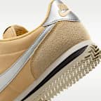 รองเท้าผู้หญิง Nike Cortez Textile