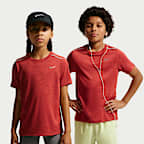 Playera de manga corta Nike Miler Dri-FIT para niños talla grande