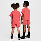 Conjunto de cuello redondo de dos piezas Nike para niños talla pequeña