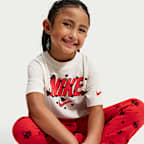 Playera de corte cuadrado para niños talla pequeña Nike Cherry
