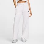 Pants de entrenamiento de piernas anchas de tiro medio para mujer Nike Sportswear Club Fleece