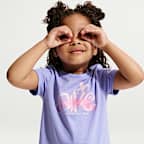 Playera con gráfico para niños talla pequeña Nike Sportswear