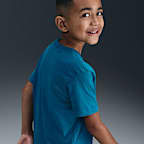 Playera para niños talla grande Nike Sportswear