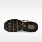 ナイキ エア マックス モト 2K ウィメンズシューズ リフレクティブ (再帰反射) アクセント付き