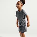 Nike Dri-FIT Miler felsőből és rövidnadrágból álló szett kisgyerekeknek
