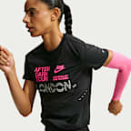 Nike Swift After Dark Tour Dri-FIT hardlooptop met korte mouwen voor dames