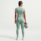 Nike Universa kortærmet Dri-FIT-trøje til kvinder