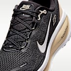 Tenis de correr en pavimento para hombre Nike College Vomero 18 (Purdue)