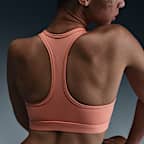 Bra deportivo con almohadilla de media sujeción para mujer Nike Swoosh