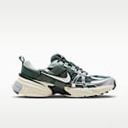 ナイキ V2K ラン メンズシューズ