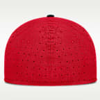 Gorra universitaria Nike Dri-FIT ajustada para hombre Georgia Bulldogs Dugout True