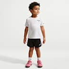 Playera con gráfico Soccer World Tour infantil Nike
