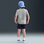 Conjunto de 2 piezas con shorts de tejido Knit Club para niños talla pequeña Nike