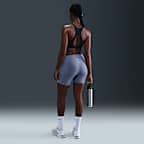 Shorts de ciclismo de tiro alto de 13 cm sin costura frontal para mujer Nike Universa