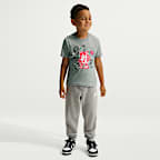 Playera de corte cuadrado para niños talla pequeña Nike