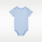 Nike エッセンシャル ベビー ストライプ スウッシュフェティ スリーピース セットアップ