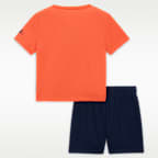 Conjunto de 2 piezas con shorts de French Terry para bebé Nike Sportswear