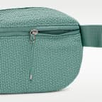 กระเป๋าพาดลำตัว Nike Aura (2 ล.)