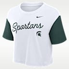 Playera universitaria Nike Dri-FIT cropped para mujer Michigan State Script