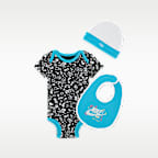 Nike „Just Doodle It” háromrészes, dobozos fürdőruhaszett babáknak