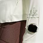 Playera de trail running Dri-FIT con gorro con protección contra los rayos UV para mujer Nike ACG "Solar Chase"