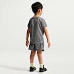 Conjunto de playera Miler y shorts Dri-FIT infantil Nike