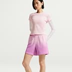 กางเกงขาสั้นเอวปานกลางผู้หญิง Nike Sportswear Phoenix Fleece