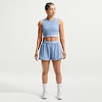Nike Pro Dri-FIT-Webshorts mit mittelhohem Bund und Innenslip (Damen, ca. 7,5 cm)