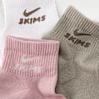 Calcetines cortos NikeSKIMS Dri-FIT para mujer (3 pares)
