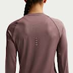 Playera de correr de manga larga de cuello redondo Dri-FIT UV para mujer Nike Swift