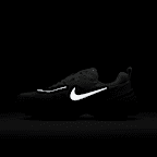 รองเท้าผู้หญิง Nike V2K Run พร้อมส่วนเน้นสะท้อนแสง