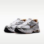 Buty damskie Nike Air Max Moto 2K z akcentami odbijającym światło
