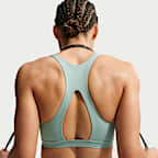 Nike Universa sports-BH med innlegg og middels støtte til dame