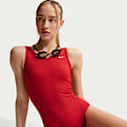 Traje de baño de una pieza con textura acanalada y espalda en U para mujer Natación Nike