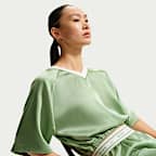 เสื้อผ้าซาตินขนาดโอเวอร์ไซส์ผู้หญิง Nike Sportswear