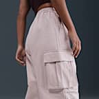 Pants cargo de tejido Woven de tiro medio oversized para mujer Nike Sportswear