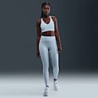 Bra deportivo Nike Universa con almohadilla de media sujeción para mujer