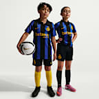 Inter Milan 2026/27 Stadyum İç Saha Nike Dri-FIT Genç Çocuk Futbol Taraftar Şortu