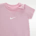 Conjunto de mameluco y botines Nike Baby Essentials