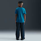 Playera para niños talla grande Nike Sportswear