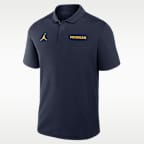 Polo universitaria Nike Dri-FIT para hombre Michigan Victory