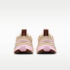 ナイキ V2K ラン ウィメンズシューズ リフレクティブ (再帰反射) アクセント付き