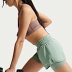 Shorts Dri-FIT 2 en 1 de tiro medio de 8 cm para mujer Nike One