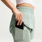 Nike One Pantalón corto de 8 cm con talle alto y diseño 2 en 1 Dri-FIT - Mujer