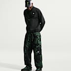 Pants cargo de tejido Woven con estampado integral para hombre Nike Air