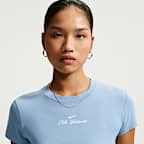 เสื้อยืดผู้หญิงเอวลอยทรงเข้ารูป Nike Sportswear Chill Knit
