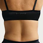 Brassière caraco à encolure dégagée NikeSKIMS Satin Shine pour femme