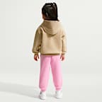 Sudadera con gorro sin cierre de tejido Fleece Studio infantil Nike Sportswear