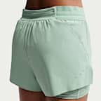Shorts de correr Dri-FIT de tiro medio 2 en 1 para mujer Nike Swift