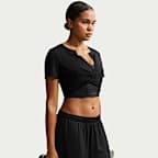 NikeSKIMS Performance Cotton Blend Cropped-Twist-Kurzarm-Oberteil mit V-Ausschnitt (Damen)